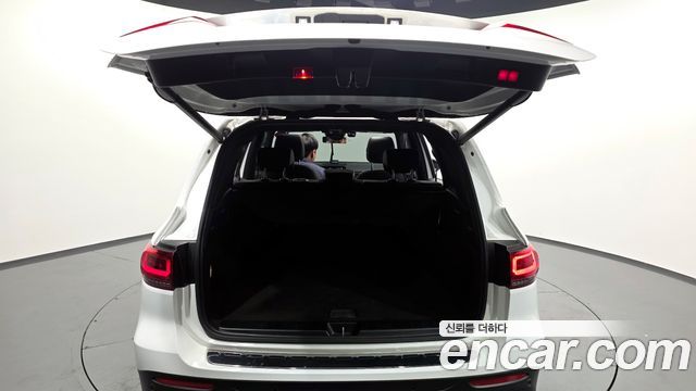 Mercedes-Benz GLB-Class 2021 — photo 20
