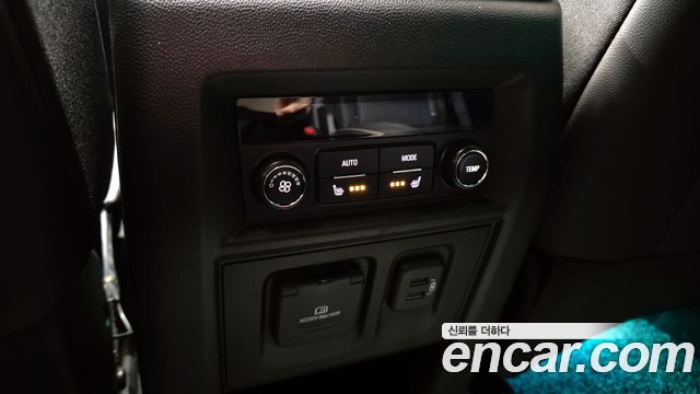 Chevrolet Korea Traverse 2023 — photo 17