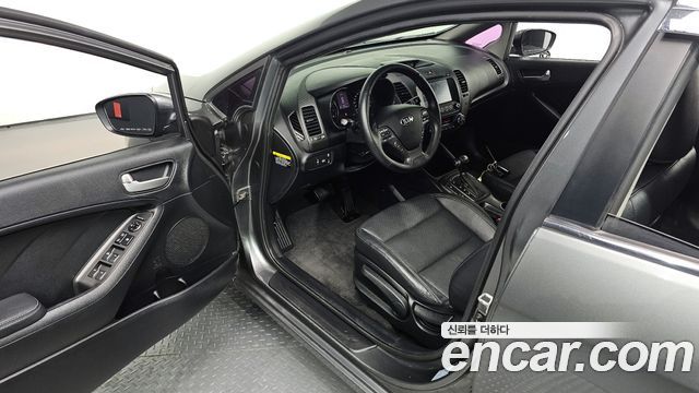Kia K3 2015 — photo 11