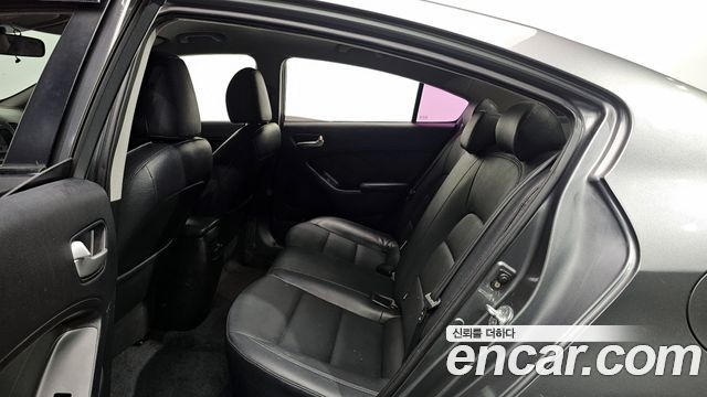 Kia K3 2015 — photo 12