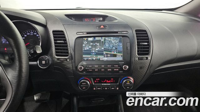 Kia K3 2015 — photo 15