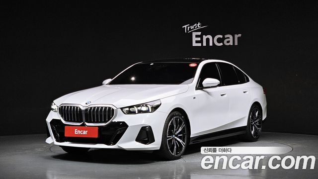 BMW 5-Series 2025 — photo 1