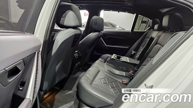 BMW 5-Series 2025 — photo 12