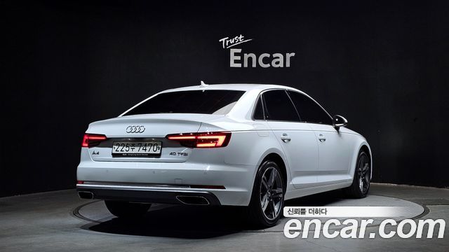 Audi A4 2019 — photo 2