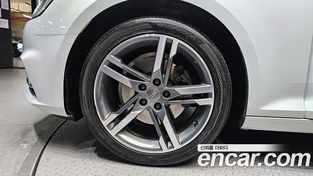 Audi A4 2019 — photo 5