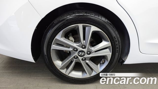 Hyundai AVANTE 2017 — photo 5