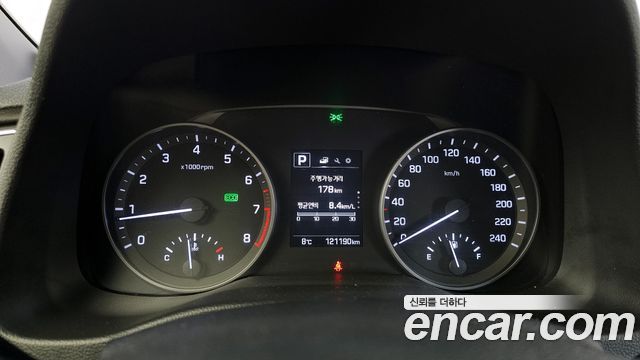 Hyundai AVANTE 2017 — photo 8