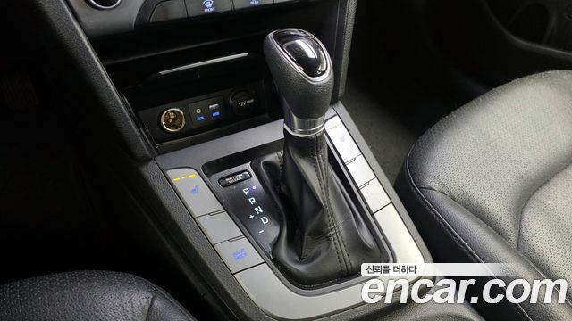 Hyundai AVANTE 2017 — photo 9