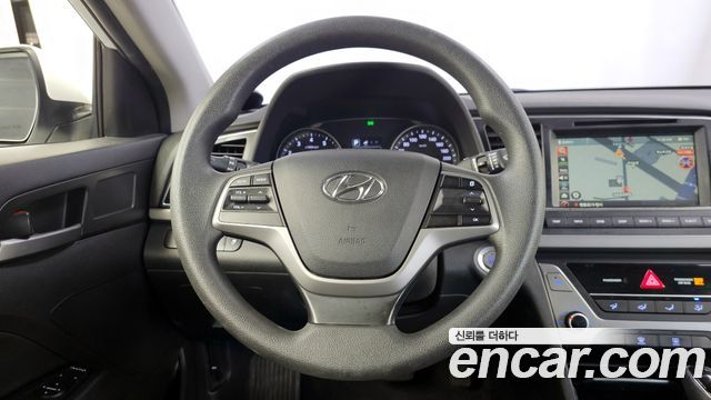 Hyundai AVANTE 2017 — photo 13