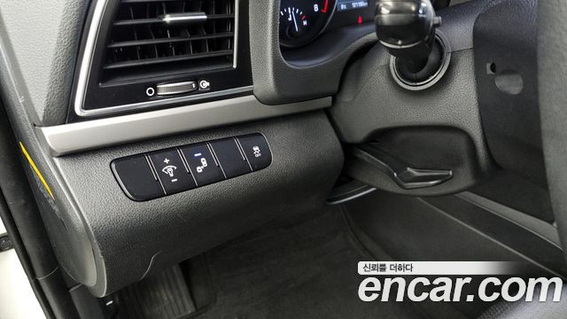 Hyundai AVANTE 2017 — photo 16