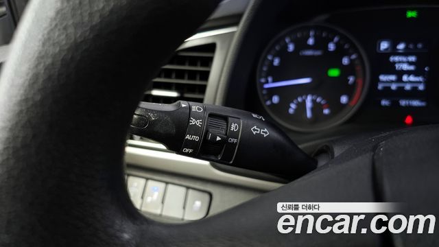 Hyundai AVANTE 2017 — photo 18