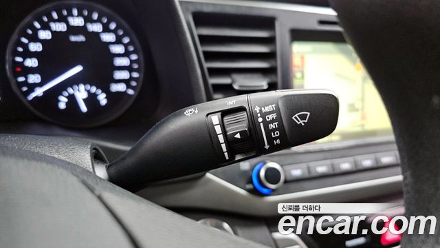 Hyundai AVANTE 2017 — photo 19