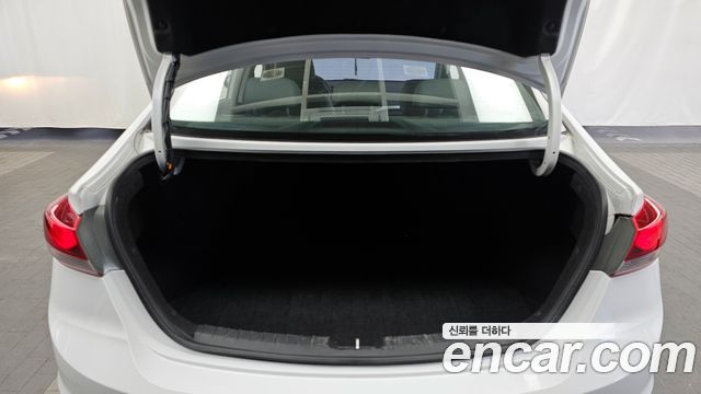 Hyundai AVANTE 2017 — photo 20