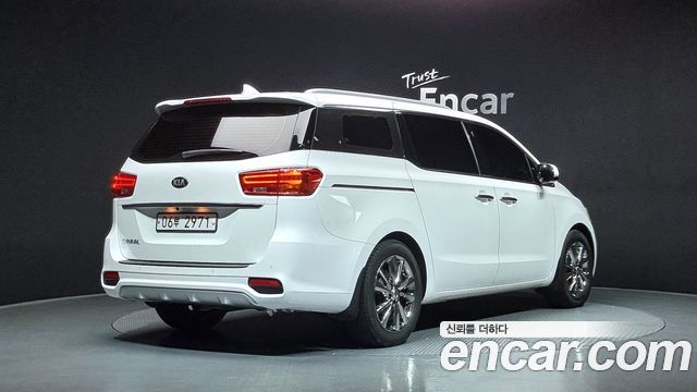 Kia Canival 2019 — photo 2