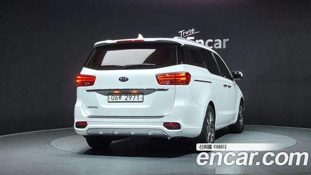 Kia Canival 2019 — photo 4
