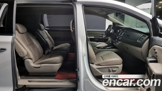 Kia Canival 2019 — photo 10