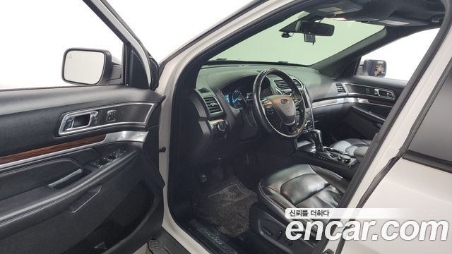 Ford Explorer 2019 — photo 10