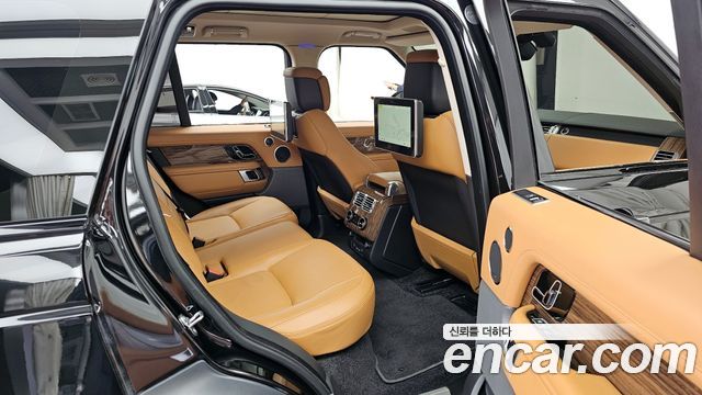 Land Rover Range Rover 2021 — photo 12