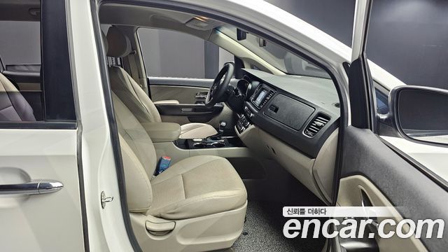 Kia Canival 2020 — photo 11