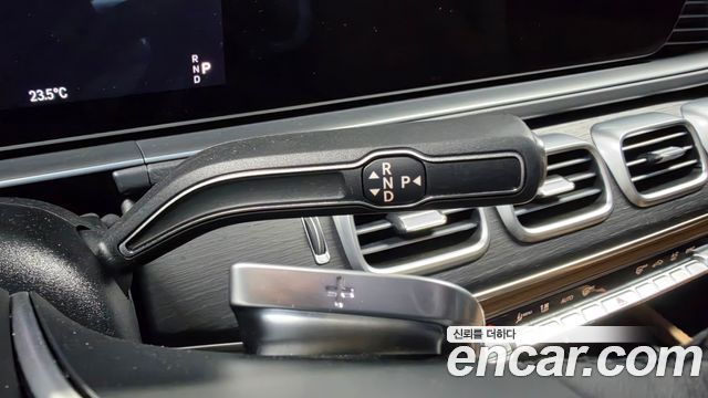 Mercedes-Benz GLE-Class 2025 — photo 9