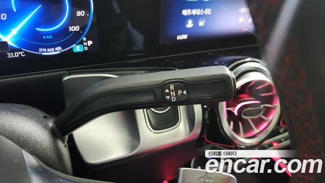 Mercedes-Benz EQB 2025 — photo 9