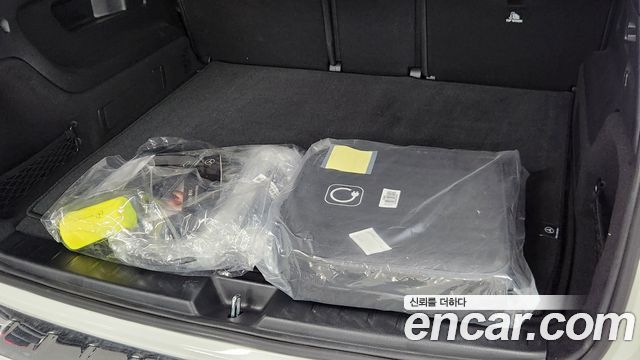 Mercedes-Benz EQB 2025 — photo 16