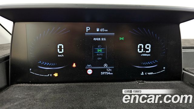 Hyundai Staria 2022 — photo 8