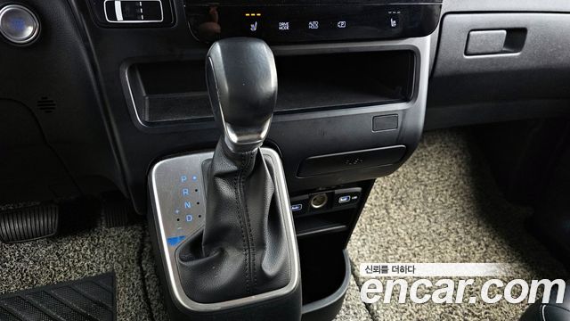 Hyundai Staria 2022 — photo 9