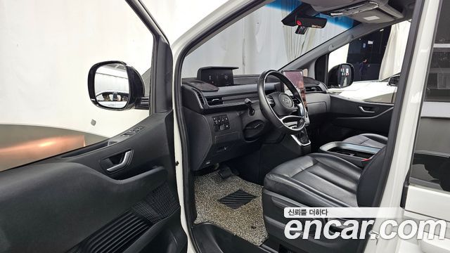 Hyundai Staria 2022 — photo 10