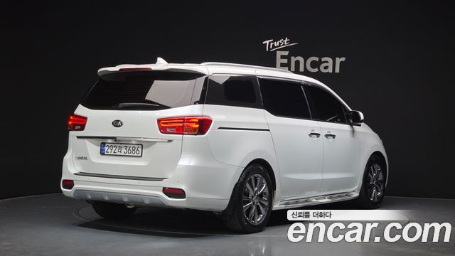 Kia Canival 2019 — photo 2