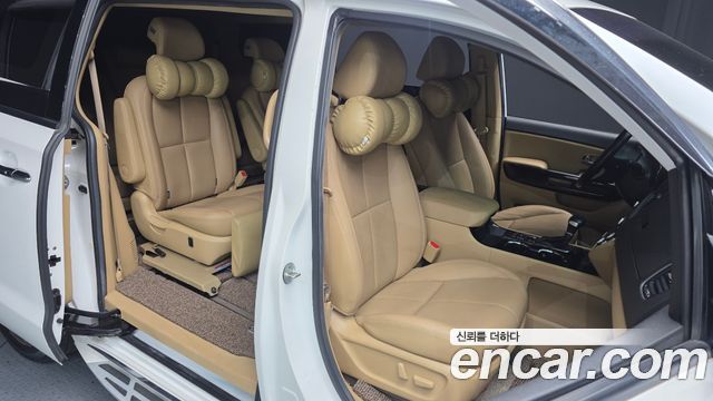 Kia Canival 2019 — photo 12