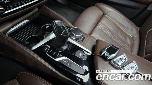 BMW 5-Series 2017 — photo 9