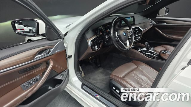 BMW 5-Series 2017 — photo 11