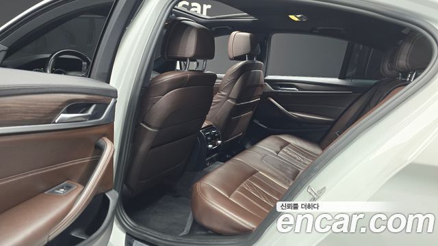 BMW 5-Series 2017 — photo 12