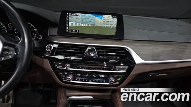 BMW 5-Series 2017 — photo 15