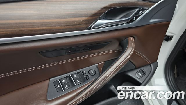 BMW 5-Series 2017 — photo 17