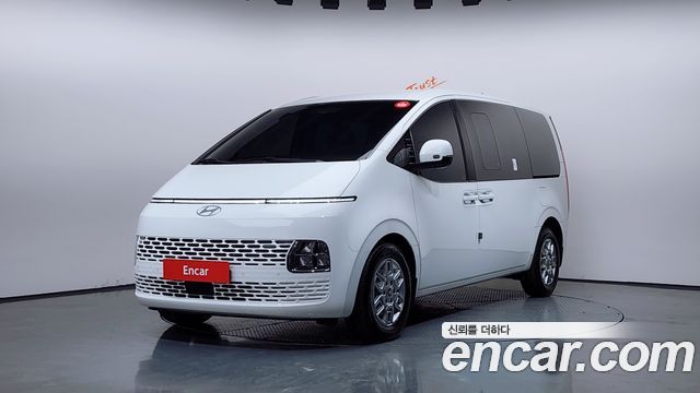 Hyundai Staria 2025 — photo 1