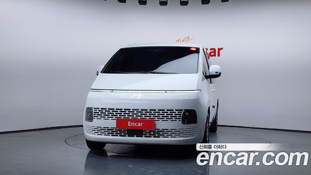 Hyundai Staria 2025 — photo 3