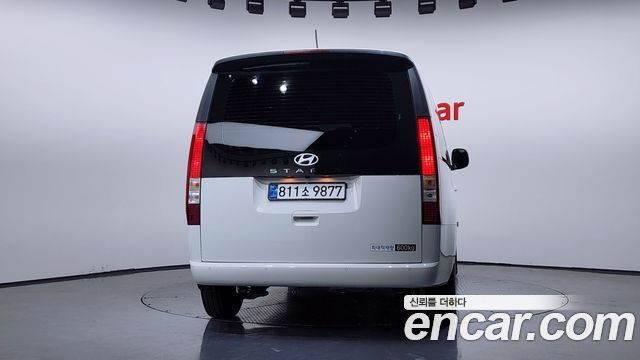 Hyundai Staria 2025 — photo 4