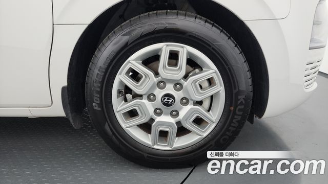 Hyundai Staria 2025 — photo 5