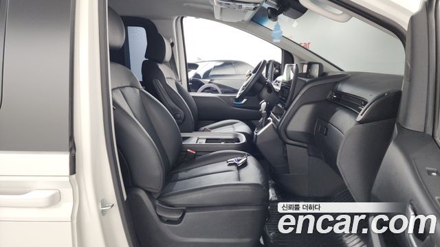 Hyundai Staria 2025 — photo 11