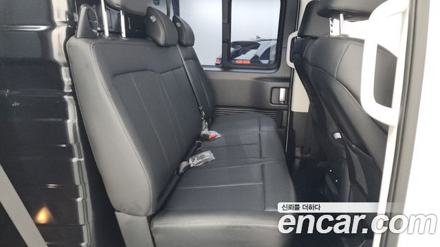 Hyundai Staria 2025 — photo 12