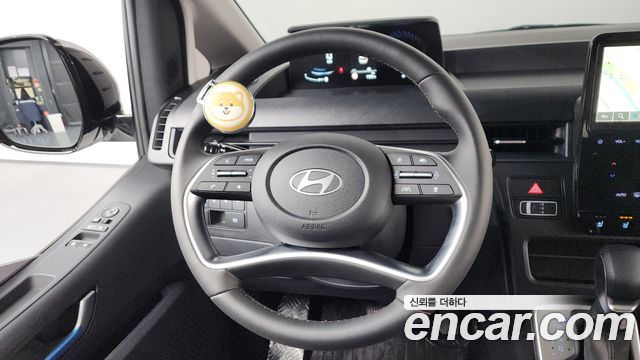 Hyundai Staria 2025 — photo 13