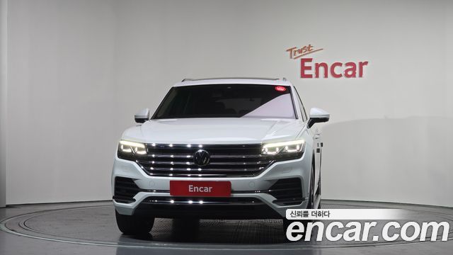Volkswagen Touareg 2023 — photo 3