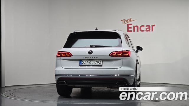 Volkswagen Touareg 2023 — photo 4