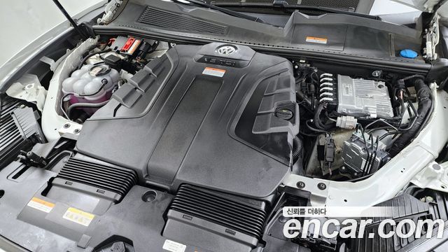 Volkswagen Touareg 2023 — photo 6