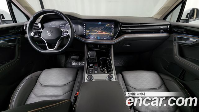 Volkswagen Touareg 2023 — photo 7