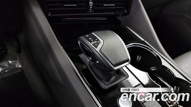Volkswagen Touareg 2023 — photo 9