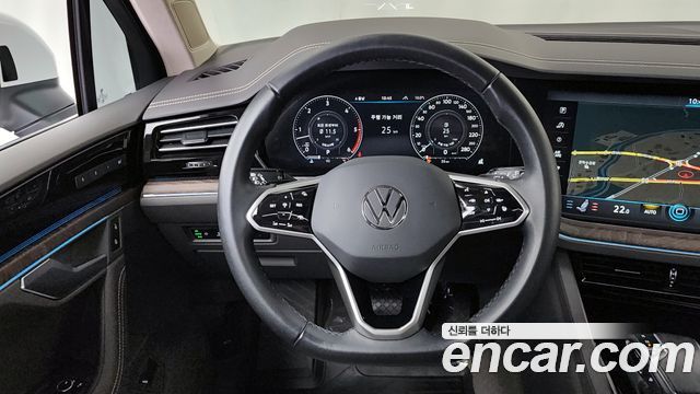 Volkswagen Touareg 2023 — photo 13
