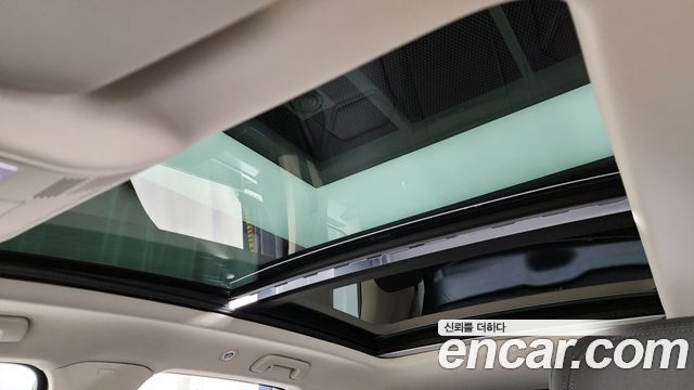 Volkswagen Touareg 2023 — photo 18